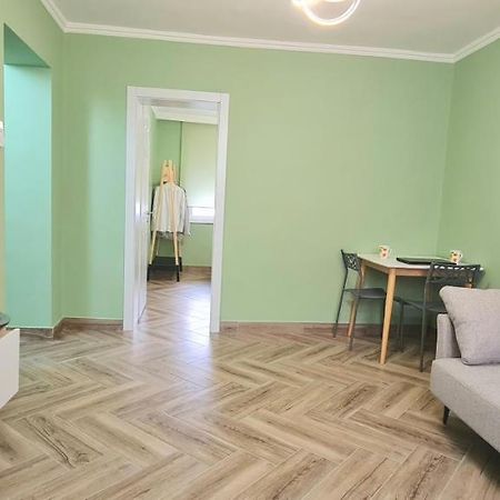 Ferienwohnung 2V1 - Blloku Zy Tirana Exterior foto