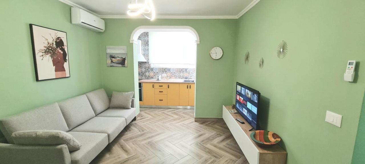 Ferienwohnung 2V1 - Blloku Zy Tirana Exterior foto