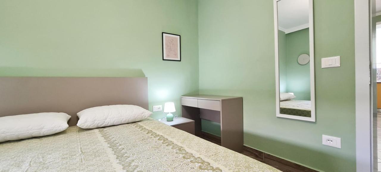 Ferienwohnung 2V1 - Blloku Zy Tirana Exterior foto