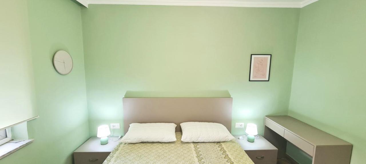 Ferienwohnung 2V1 - Blloku Zy Tirana Exterior foto