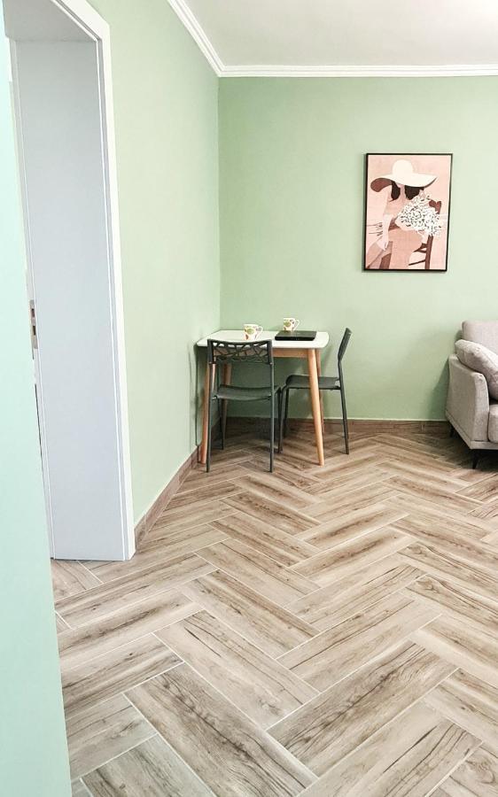Ferienwohnung 2V1 - Blloku Zy Tirana Exterior foto