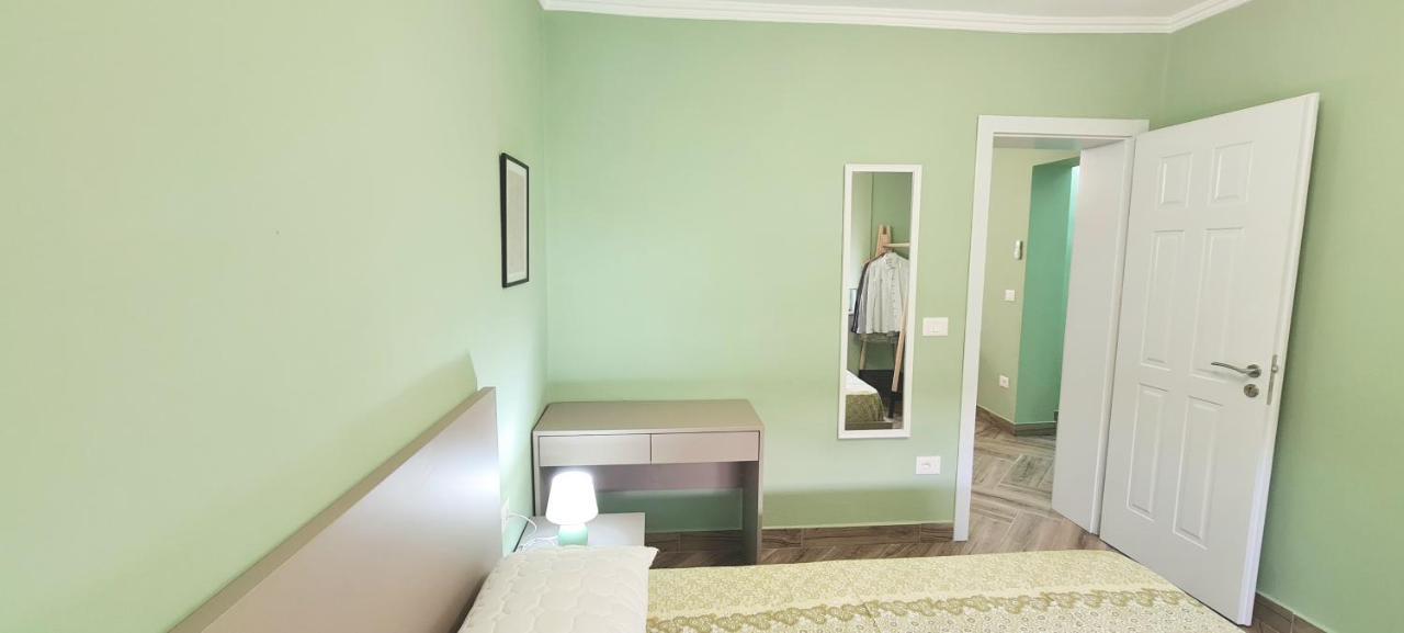Ferienwohnung 2V1 - Blloku Zy Tirana Exterior foto
