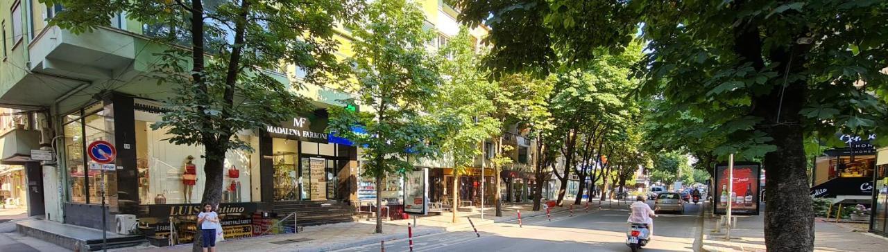Ferienwohnung 2V1 - Blloku Zy Tirana Exterior foto
